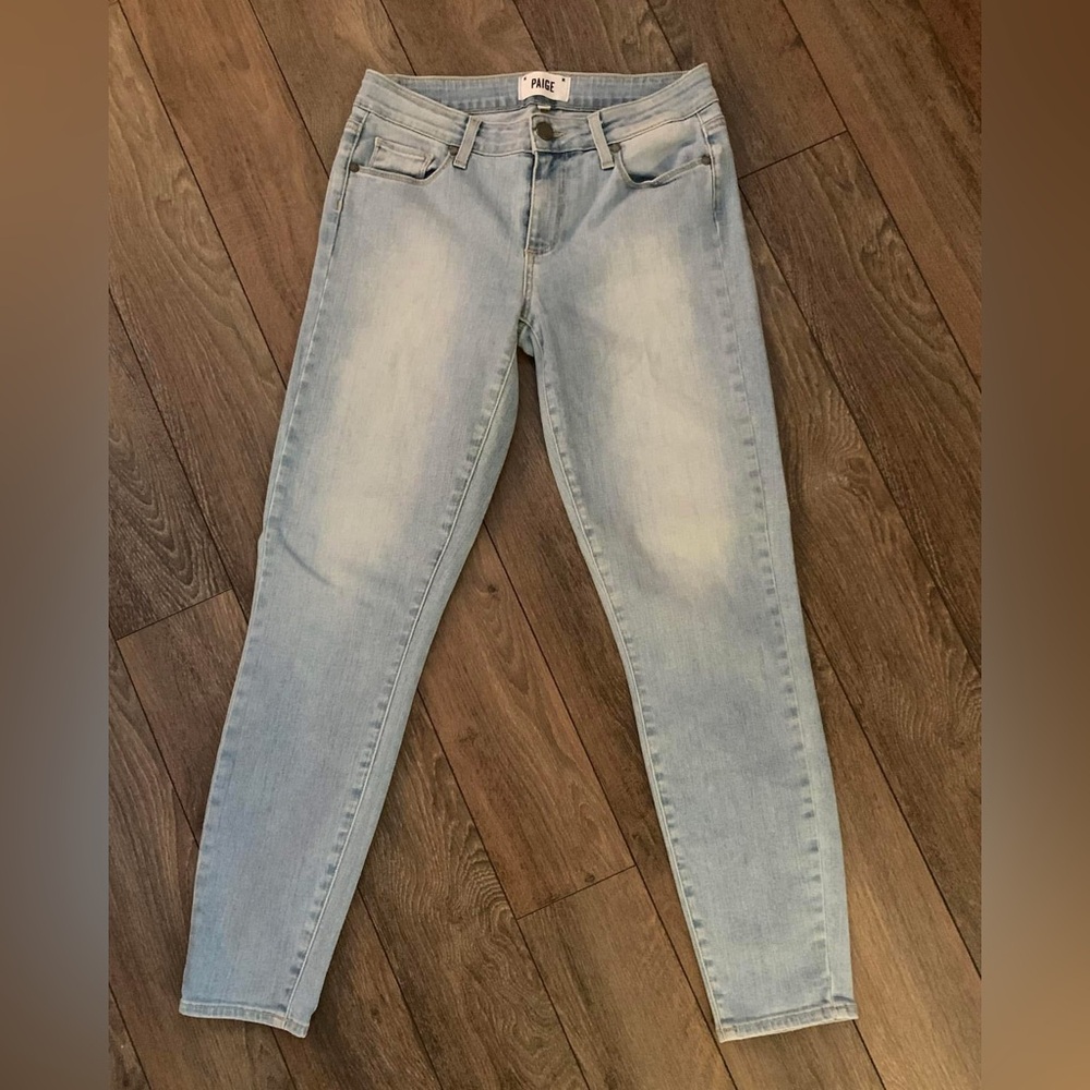 ⭐️PAIGE⭐️Verdugo Ankle Jean •Color: Naomi
•Size 27 •EUC •Light Denim